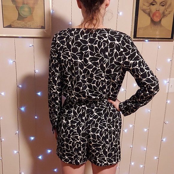 Ann Taylor Loft Drawstring Long Sleeve Short Jumpsuit Size 4 - Picture 2 of 10